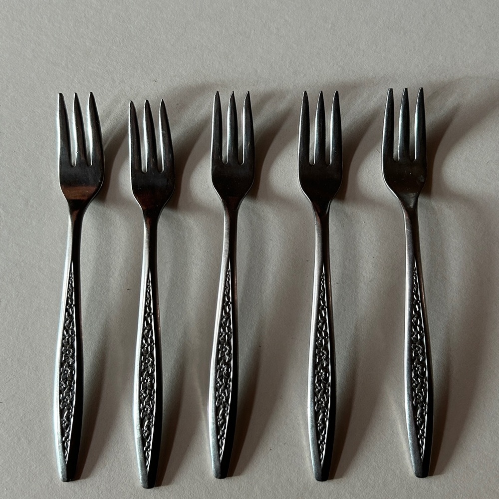 Set a five long handled 6” forks.